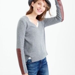 J Crew Wool Blend V Neck Sweater With Brown Leather Sleeve Patch XXS Gray